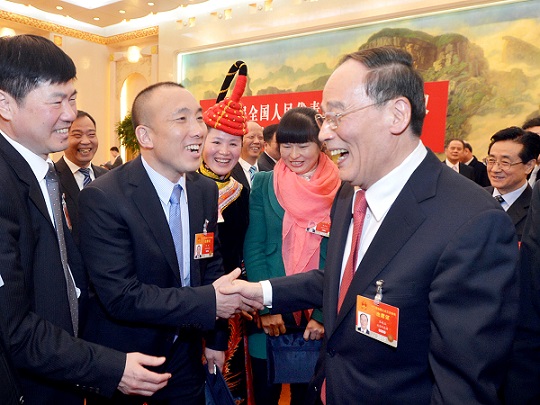 6全國(guó)兩會(huì)期間中央政治局委員、中央紀(jì)律檢查委員會(huì)書記王岐山與公司董事長(zhǎng)夏鵬親切握手-d9de334b-afa2-4c99-86dc-4debd75f4526.jpg